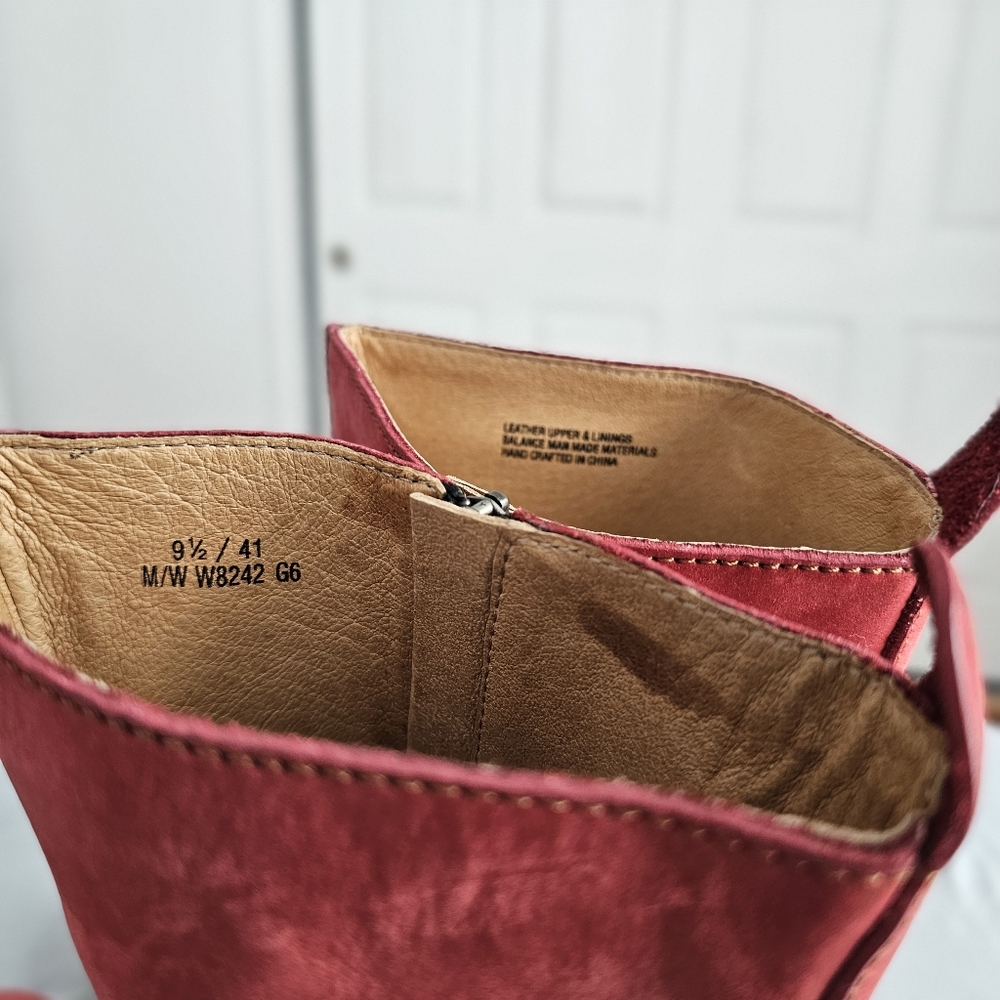 Womans BORN Leather Boots Womans Size 9½ - Picture 4 of 15